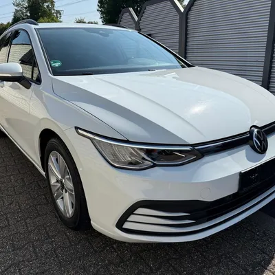 Volkswagen Golf 2024 në shitje
