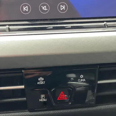 Volkswagen Golf 2024 në shitje