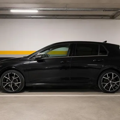 Volkswagen Golf 2022 në shitje