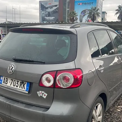 Volkswagen Golf 2012 në shitje