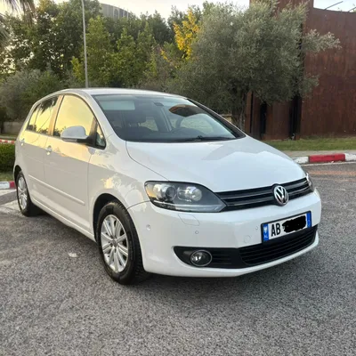 Volkswagen Golf 2011 në shitje