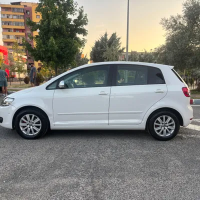 Volkswagen Golf 2011 në shitje
