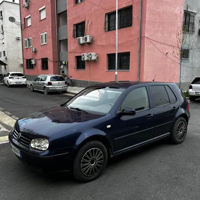 Volkswagen Golf 2000 në shitje