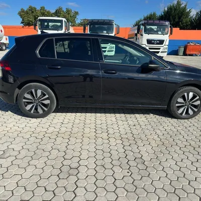 Volkswagen Golf 2023 në shitje