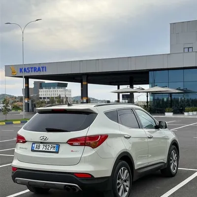 Hyundai Santa Fe 2013 në shitje