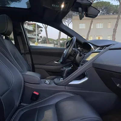 Jaguar E-Pace 2018 në shitje