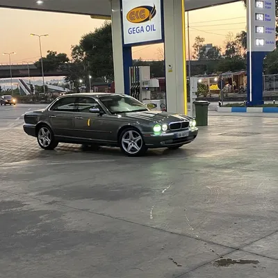 Jaguar XJ