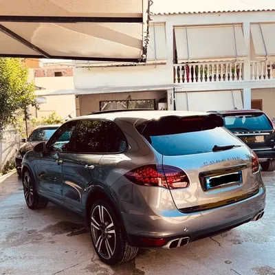 Porsche Cayenne 2012 në shitje
