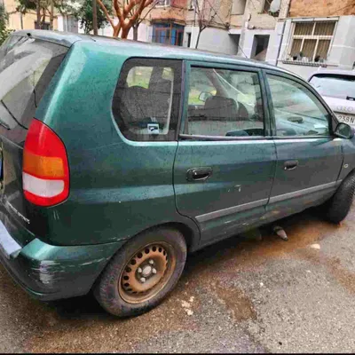 Mitsubishi Space Star 1999 në shitje