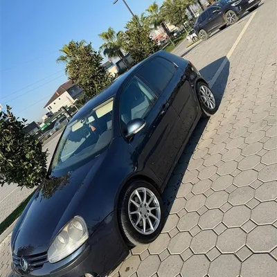 Volkswagen Golf 2005 në shitje