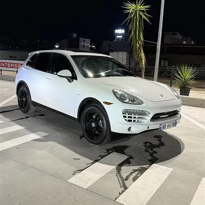 Porsche Cayenne 2013 në shitje