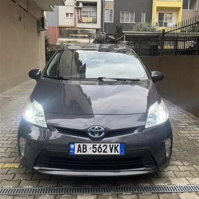 Toyota Prius 2012 në shitje