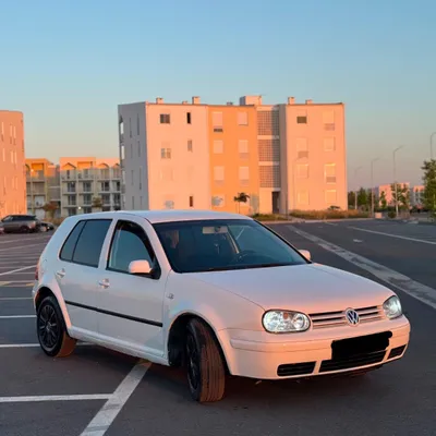 Volkswagen Golf 2000 në shitje