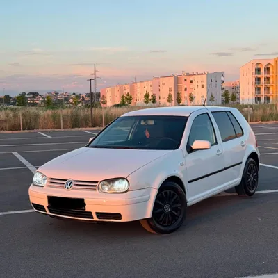 Volkswagen Golf 2000 në shitje