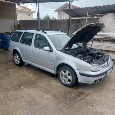 Volkswagen Golf 2000 në shitje