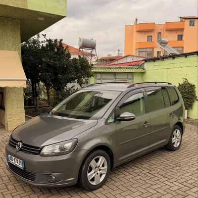 Volkswagen Touran 2011 në shitje