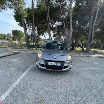Renault Scenic 2012 në shitje