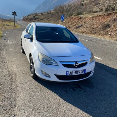 Opel Astra 2011 në shitje