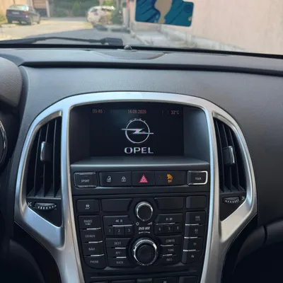 Opel Astra 2012 në shitje