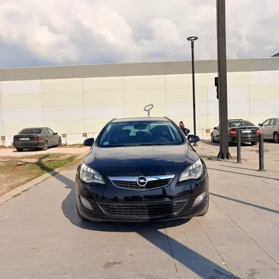 Opel Astra 2012 në shitje