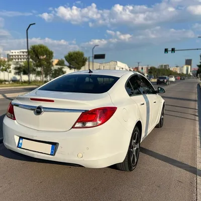 Opel Insignia 2012 në shitje