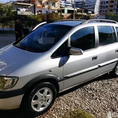 Opel Zafira 2001 në shitje