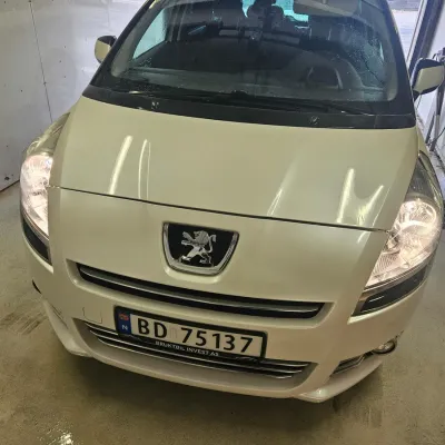 Peugeot 5008 2011 në shitje