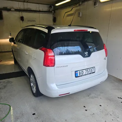 Peugeot 5008 2011 në shitje