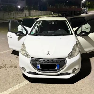 Peugeot 208 2012 në shitje
