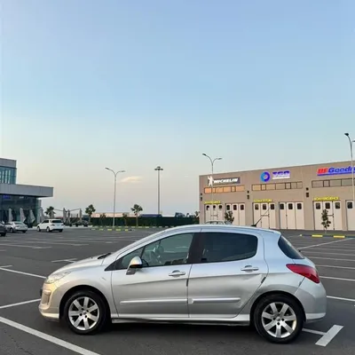 Peugeot 308 2011 në shitje