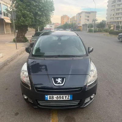 Peugeot 5008 2012 në shitje