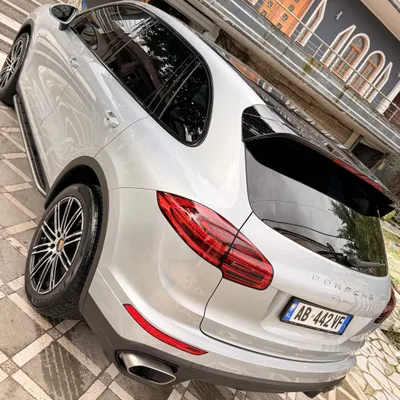 Porsche Cayenne 2016 në shitje
