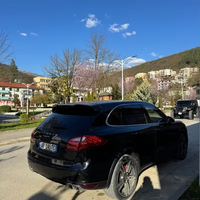 Porsche Cayenne 2013 në shitje