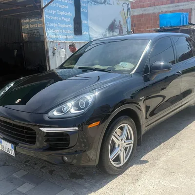 Porsche Cayenne 2015 në shitje