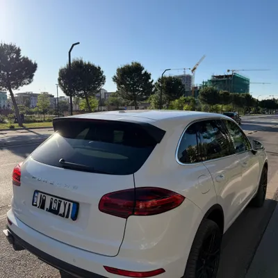 Porsche Cayenne 2016 në shitje