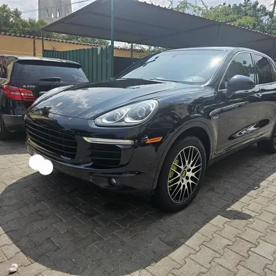 Porsche Cayenne 2016 në shitje