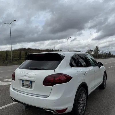 Porsche Cayenne 2011 në shitje