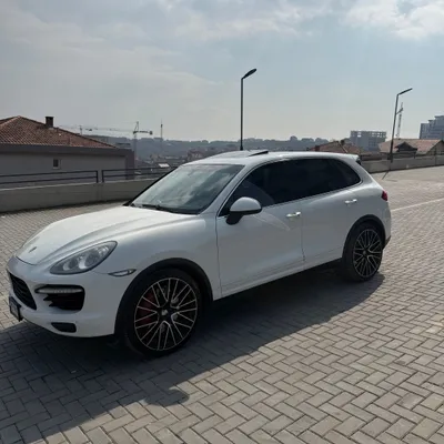 Porsche Cayenne 2012 në shitje