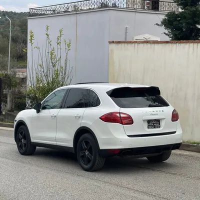 Porsche Cayenne 2012 në shitje