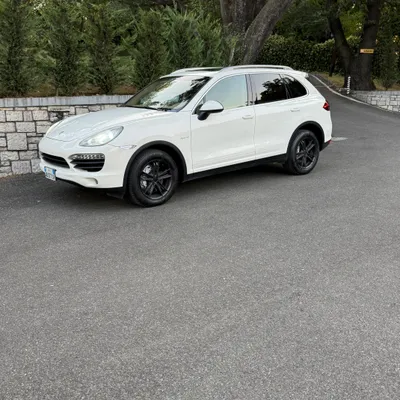 Porsche Cayenne 2012 në shitje