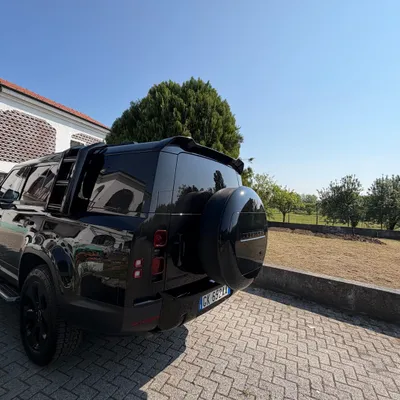 Land Rover Defender 2023 në shitje