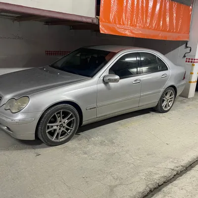 Mercedes-Benz C-class 2004 në shitje