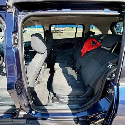 Ford C-MAX 2011 në shitje