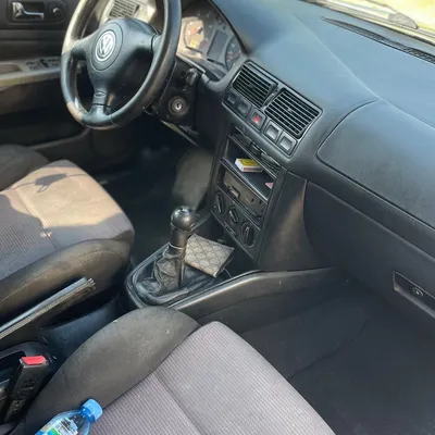 Volkswagen Golf 2002 në shitje