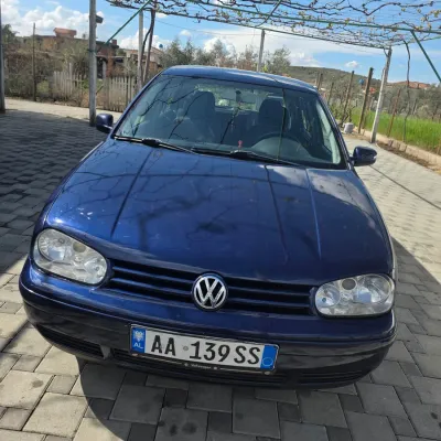 Volkswagen Golf 2000 në shitje