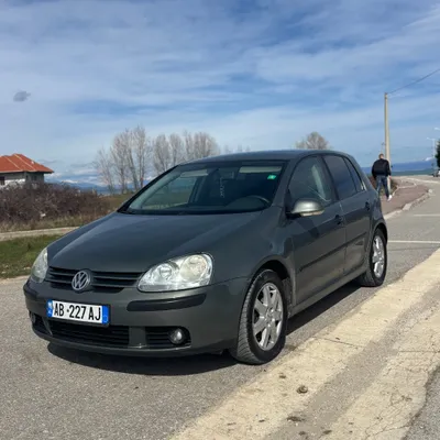 Volkswagen Golf 2004 në shitje