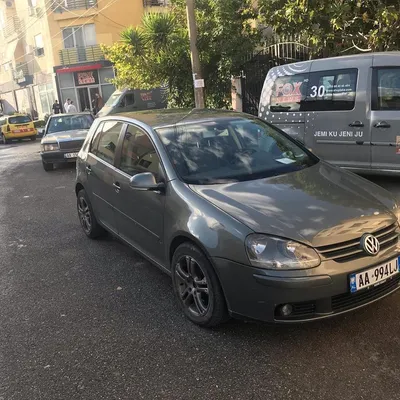 Volkswagen Golf 2005 në shitje