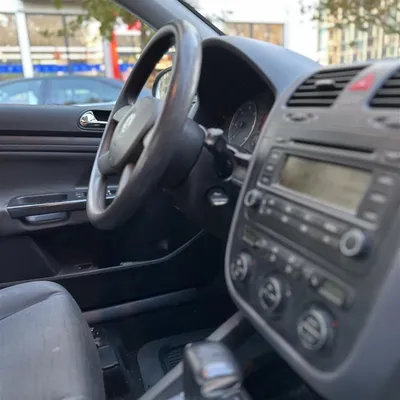 Volkswagen Golf 2004 në shitje
