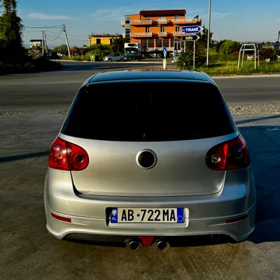 Volkswagen Golf 2004 në shitje