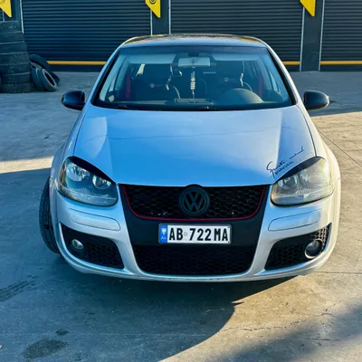 Volkswagen Golf 2004 në shitje